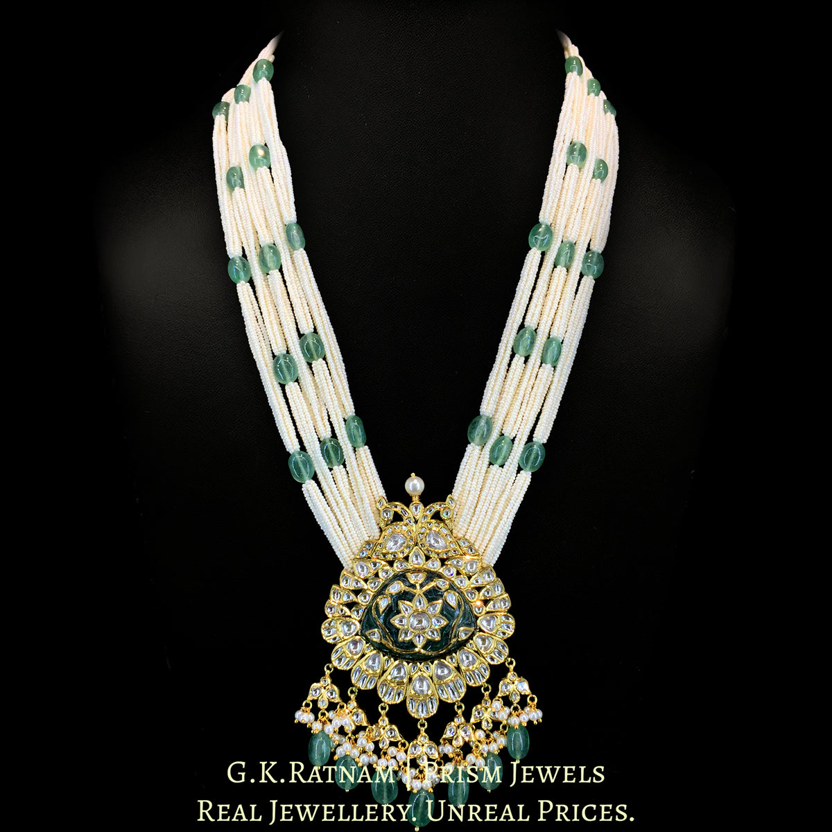 18k Gold and Diamond Polki Pendant with a hand-carved Holdali stone at the center