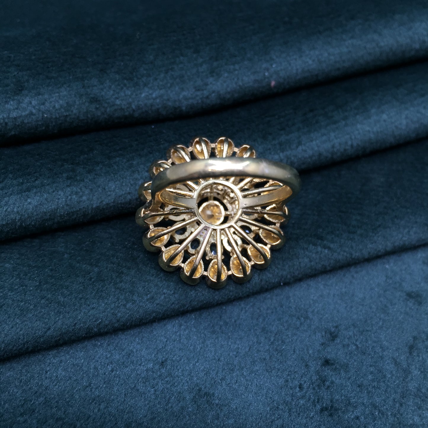 925 Silver victorian-finish Ring with Lab Grown Emeralds