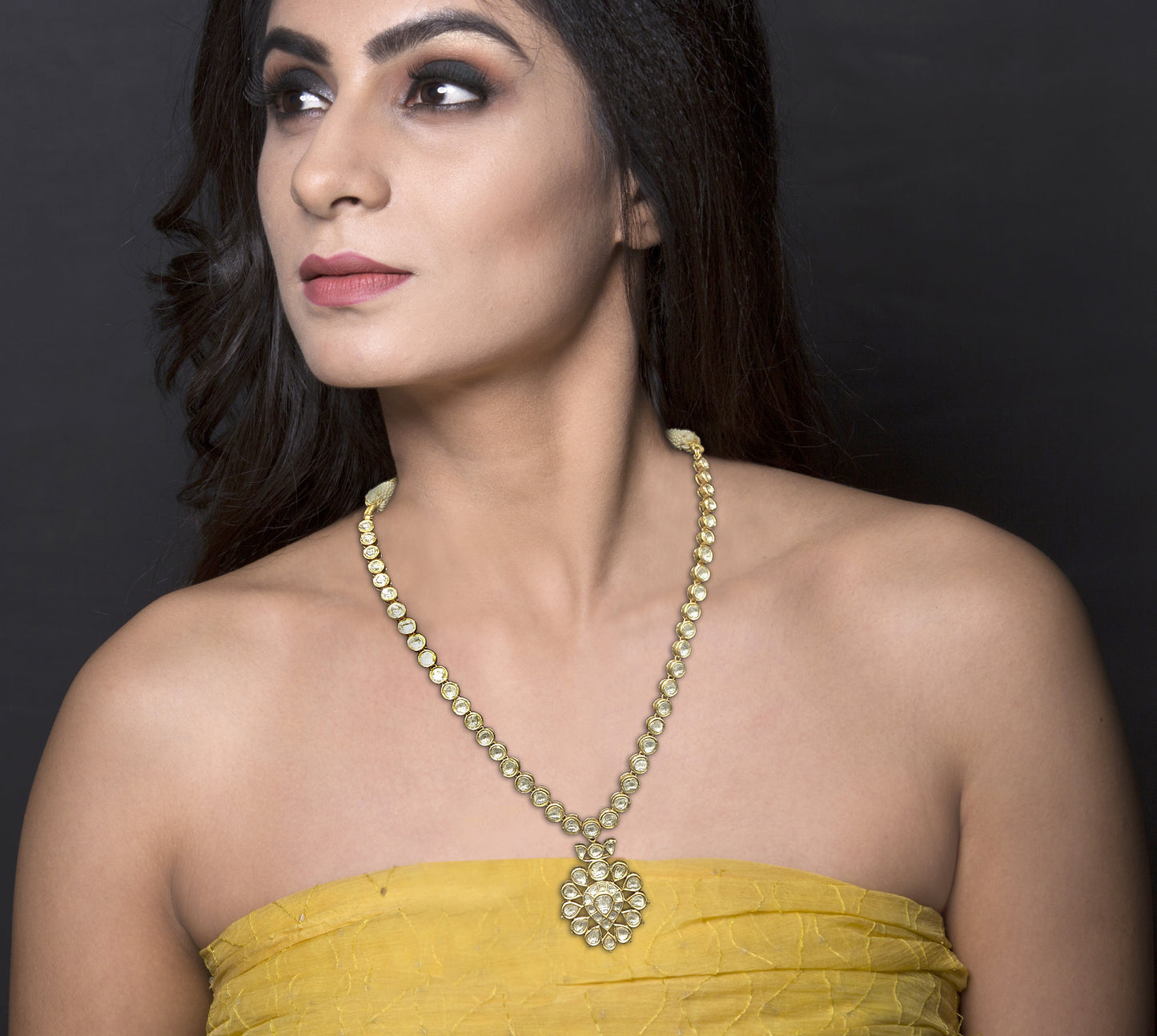 18k Gold and Diamond Polki single line Necklace Set with perfect round-shaped tikdas